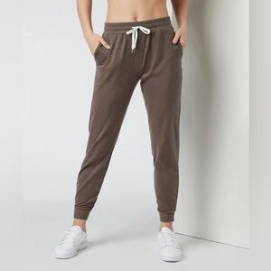 Perfect Vuori Terra cotta performance joggers